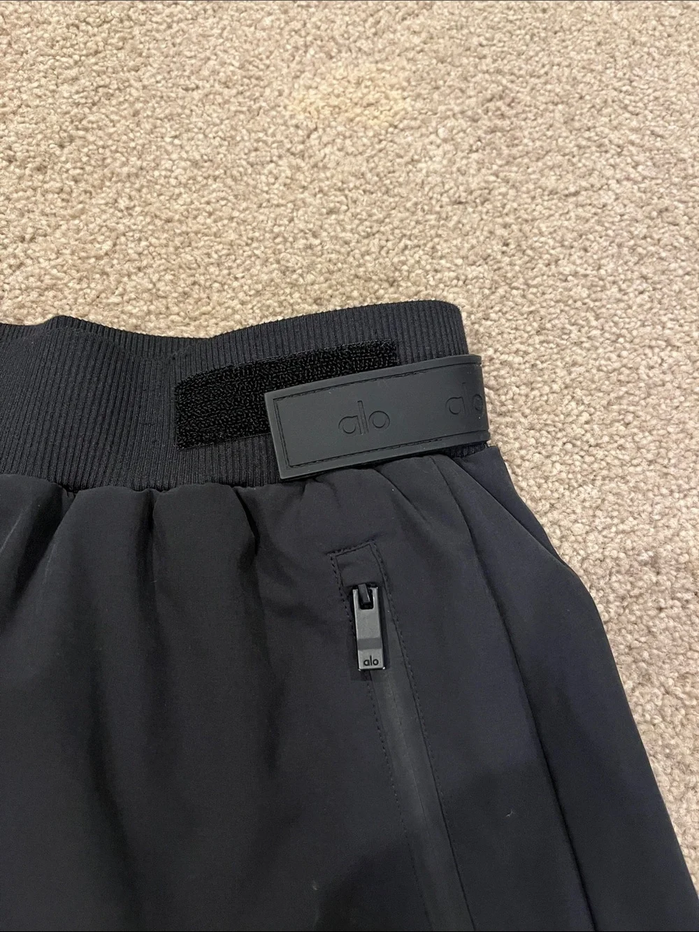 ALO Yoga line circle